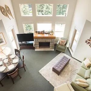 https://tyndall-stone-lodge-by-cozystay-signature-whistler.hotels-of-whistler.com
